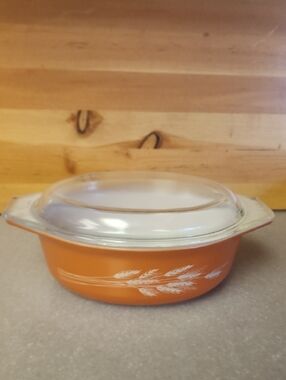 VTG. Pyrex, Autumn Harvest Pattern. Wheat Casserole Dish with Clear Lid.  # 043